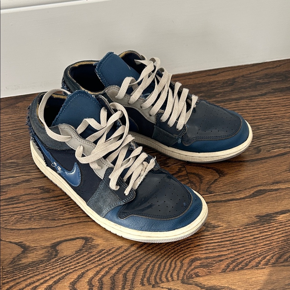 Air Jordan’s blue size 8 men’s